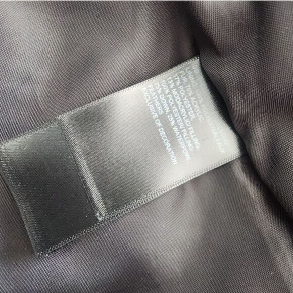 The North Face Women's Black Puffer Jacket - Picture 11 of 12